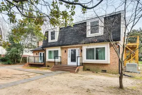 6 Mi to Spectrum Center: Spacious Getaway w/ Deck - Interiør