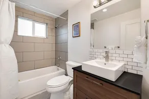 Comfortable Abode Near Historic Downtown - Bathroom