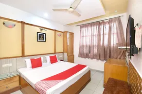 OYO 17430 Gulshah Hotel - Room
