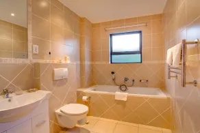 Limoni Luxury Suites - Baño