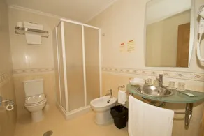Aparthotel Arenteiro - Bathroom
