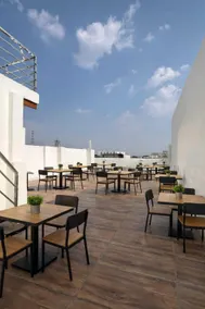 Hotel Taj Elevate - Restaurant