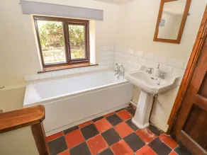 Cymryd Uchaf - Bathroom