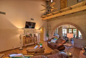Pet-friendly Cave Creek Villa w/ Backyard Oasis! - Interiør