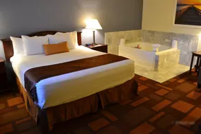 Days Inn & Suites by Wyndham Lodi - Chambre