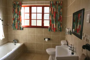 Thatchings Guest House - Badezimmer