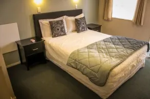 Malones Spa Motel - Room