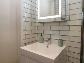 Mabel - Bathroom