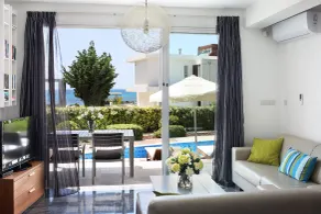 Paradise Cove Luxurious Beach Villas - Lobby sitting area