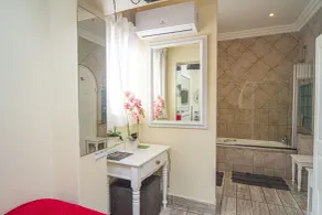 La Loggia Bed and Breakfast - Bathroom