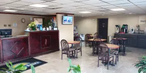 Days Inn by Wyndham Morehead - Lobby