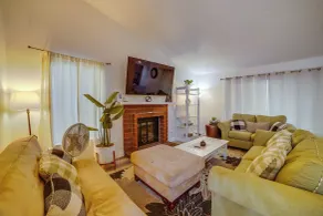 "Chambray" Moreno Valley - Stunning 4 bd, 2 ba home with AC and laundry - Interiör