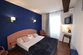 Logis Hôtels - Hôtel Restaurant du Midi - Room