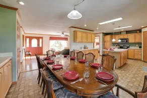 100-acre Garden of the Gods Retreat w/ Hot Tub - Innvendig