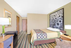 Super 8 by Wyndham Mt Pleasant - Zimmer