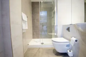 Roomzzz London Stratford - Bathroom