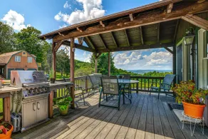 Serene Home w/ Deck, Pond & Mtn Views in Jefferson - Intérieur