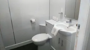 Whites Hotel - Baño