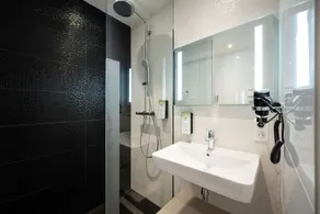 Kyriad Prestige Saint-Malo - Salle de bain