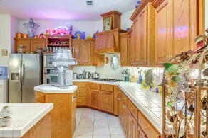 5 Mi to the Marketplace: Roomy Bakersfield Retreat - Innvendig