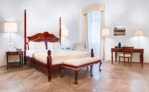 The Dominican - Camera