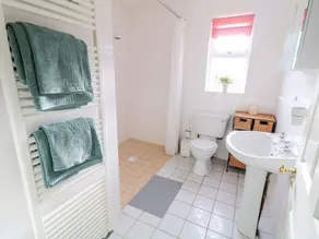 17 Buninver Road - Bathroom