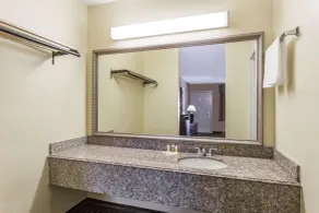 Days Inn by Wyndham Orange - Salle de bain
