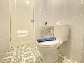 Zest Studio Semi Apartment at The Lodge Paskal near BINUS University By Travelio - Badeværelse