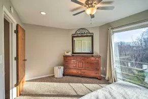 Lovely Iowa City Townhome ~ 3 Mi to Dtwn! - Interior
