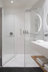 Hampton By Hilton Tallinn - Bathroom
