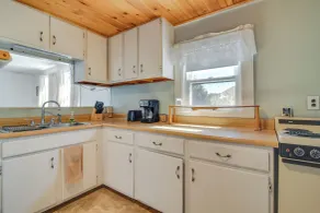 Oakland Apt on Messalonskee Lake w/ Dock Access! - Interiör