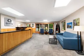 Quality Inn & Suites Munising - Lobby