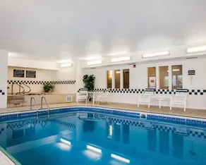 Quality Inn & Suites Des Moines Airport - Pool