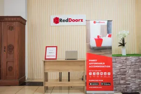 RedDoorz near Plaza Araya 2 - Réception
