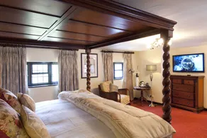 The Roundabout Hotel - Room
