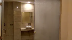 Sallow Royal Suites by Dew Drop - Bathroom