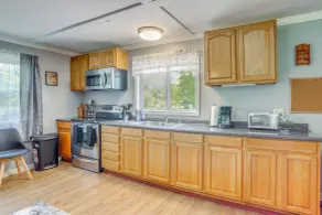Woodsy Home on Gravel Road Near Cassadaga Lakes - Interiör
