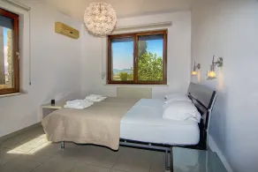 Incredible Large Villa In Paphos sleeps 14 Children Pool, Jacuzzi, Huge Garden - Værelse