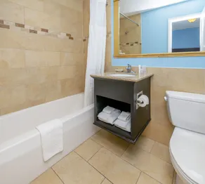 Commander Beach House Hotel - Baño
