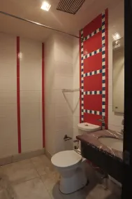 Smyle Inn - Best Budget Hotel near New Delhi Train Station - Bathroom