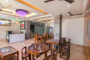 FabHotel Meridian Inn - Restaurang