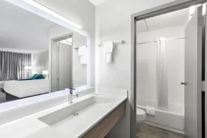 Days Inn by Wyndham Seneca-Clemson - Salle de bain