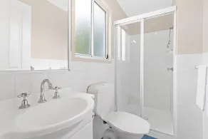 Lifestyle Villages Redhead - Bathroom