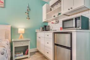 Walk to John's Pass Village! Sunny Coastal Condo - Interiör