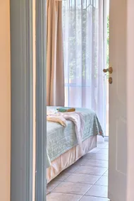 Solon Apartments Near Beach - Room