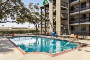 La Quinta Inn by Wyndham San Antonio I-35 N at Toepperwein - Piscine