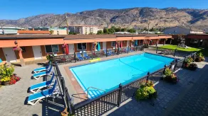 Sahara Courtyard Inn & Suites Osoyoos - Piscina