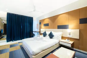 StayBird - B Suite, Business Hotel, Kharadi - Værelse