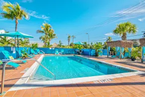 Latitude 26 Waterfront Resort and Marina - Piscine