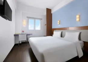 Amaris Hotel Serpong Tangerang - Room